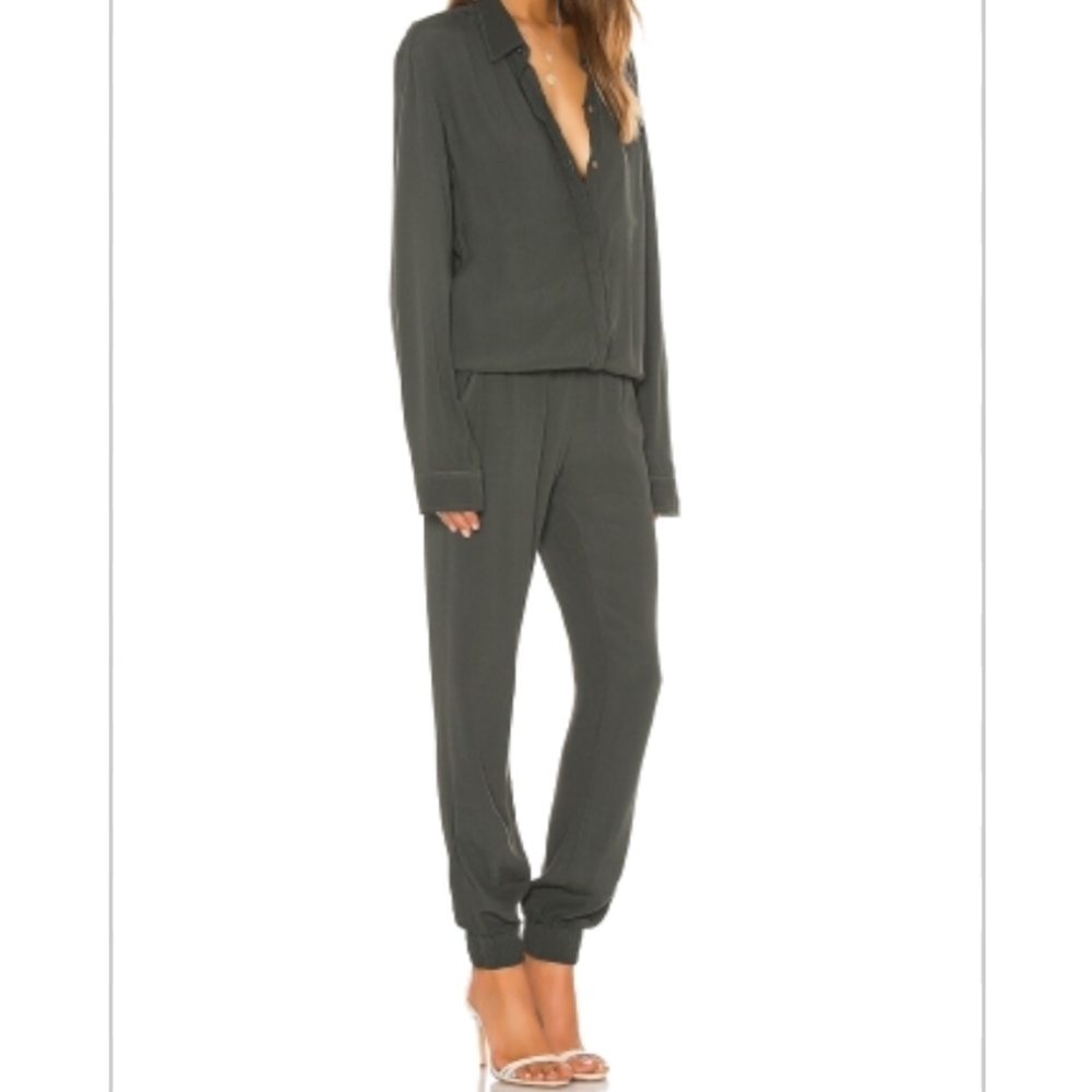 Monrow CREPE LONG SLEEVE JOGGER JUMPSUIT IN CAMO - Picture 2 of 15